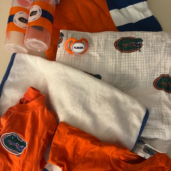 University of Florida Baby Clothing Set - Picture 4 of 4